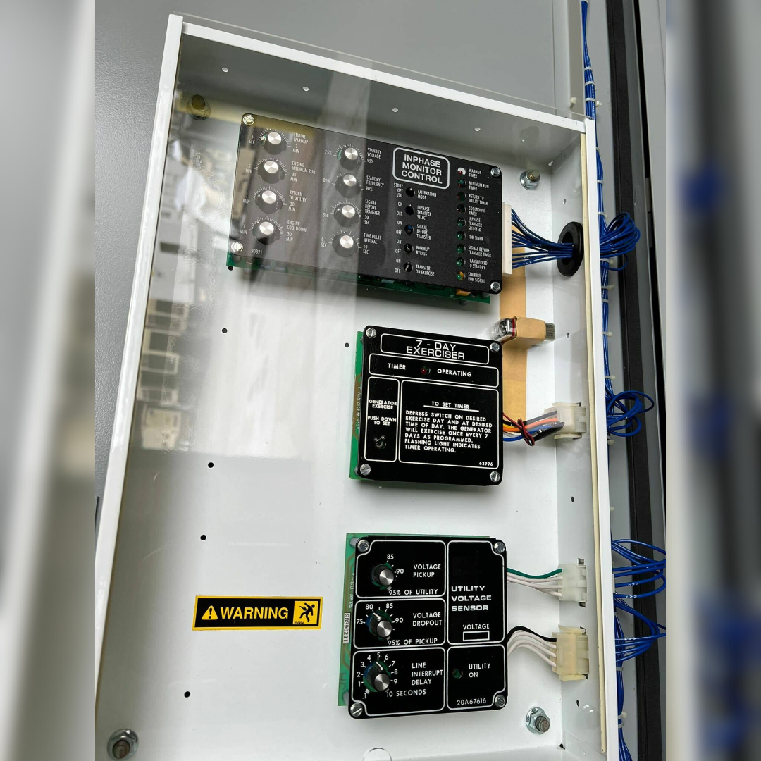 600 Amp CAT TCF3B6MXX2X3XXRXX0 Automatic Transfer Switch inside view