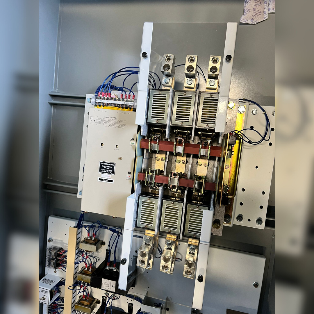 600 Amp CAT TCF3B6MXX2X3XXRXX0 Automatic Transfer Switch inside view