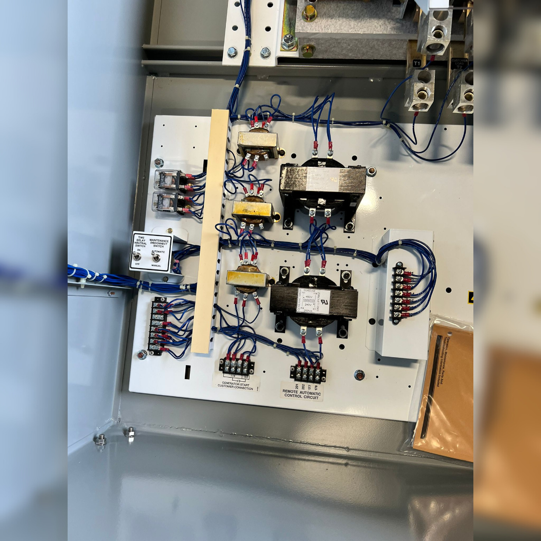 600 Amp CAT TCF3B6MXX2X3XXRXX0 Automatic Transfer Switch inside view