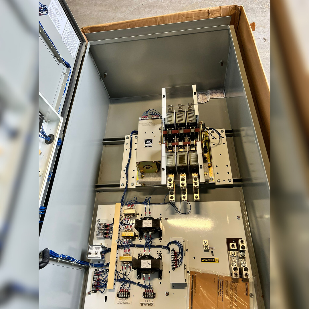 600 Amp CAT TCF3B6MXX2X3XXRXX0 Automatic Transfer Switch inside view