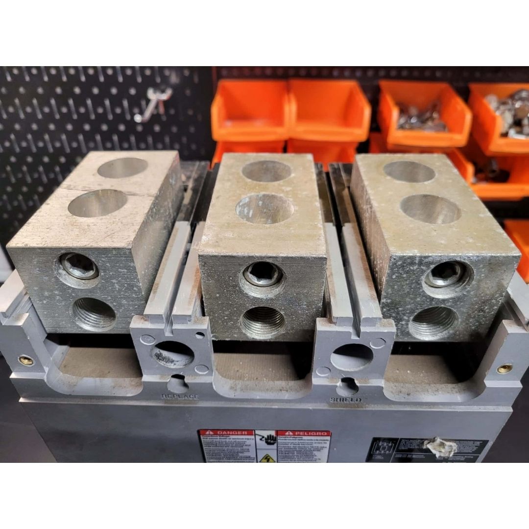 Siemens MXD63B800 Breaker (800A) (Used)