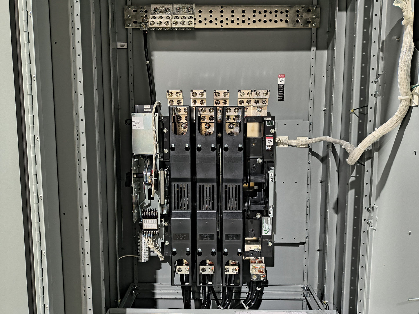 New 800 Amp ASCO Series 300 H03AUSA30800CGXM Automatic Transfer Switch