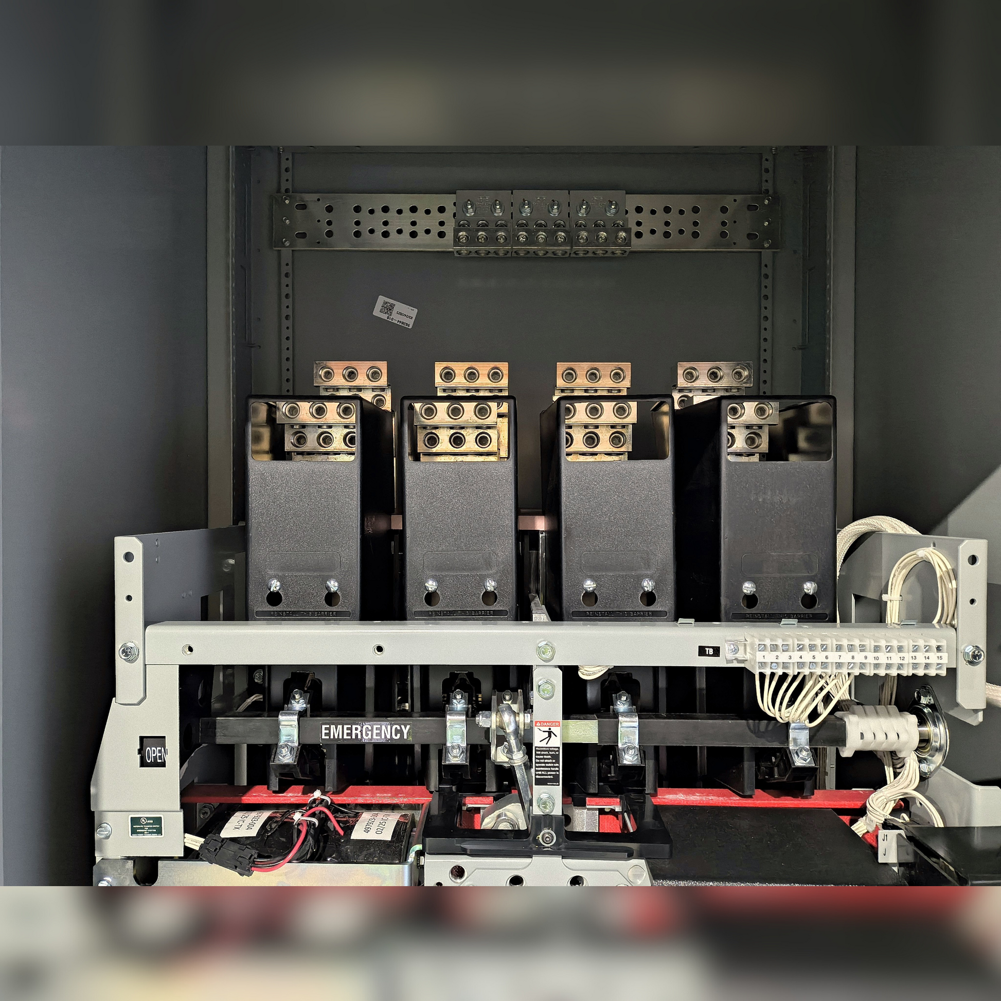 New 1600 Amp ASCO Series 300 G03ATSB31600NGXM Automatic Transfer Switch Inside View
