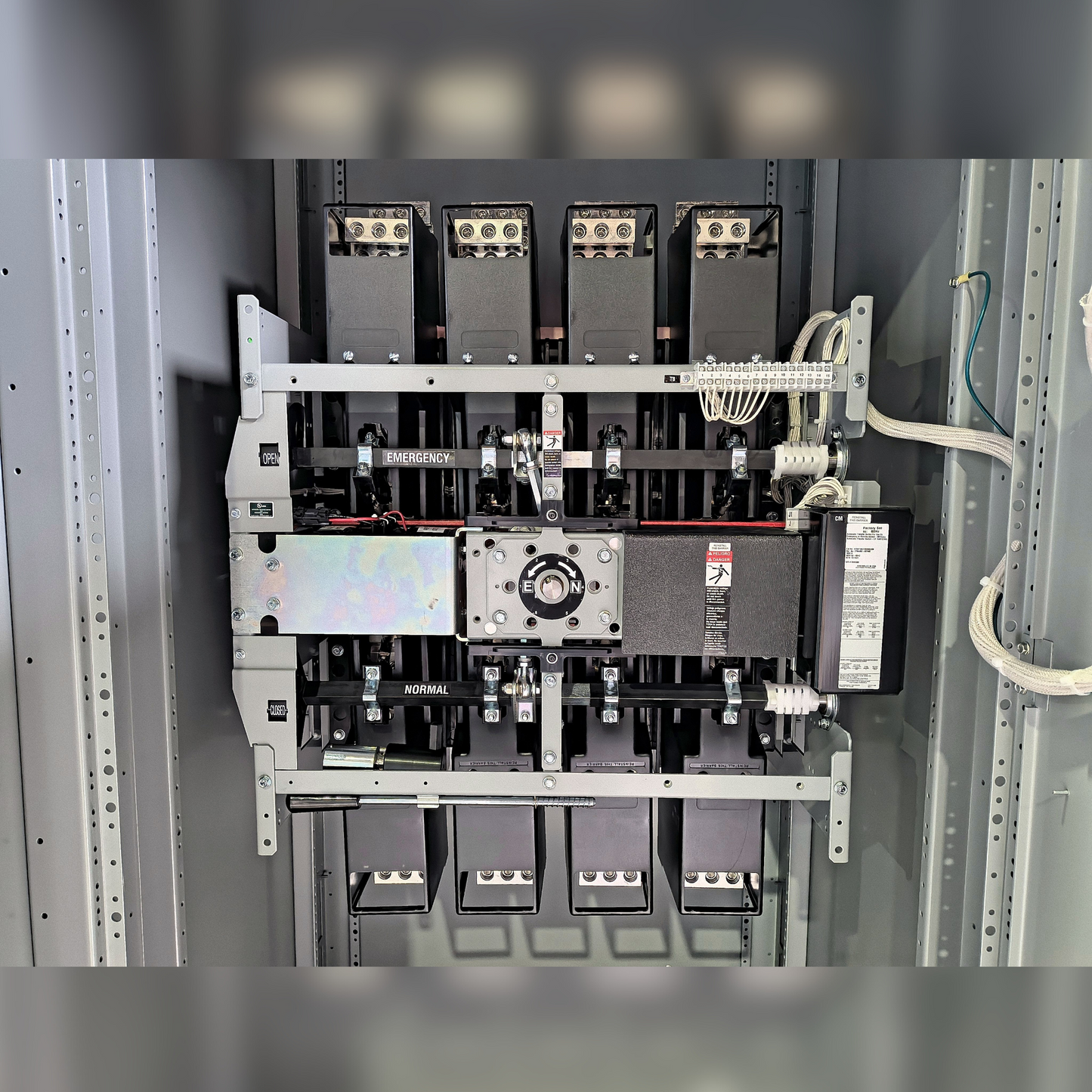 New 1600 Amp ASCO Series 300 G03ATSB31600NGXM Automatic Transfer Switch Inside View