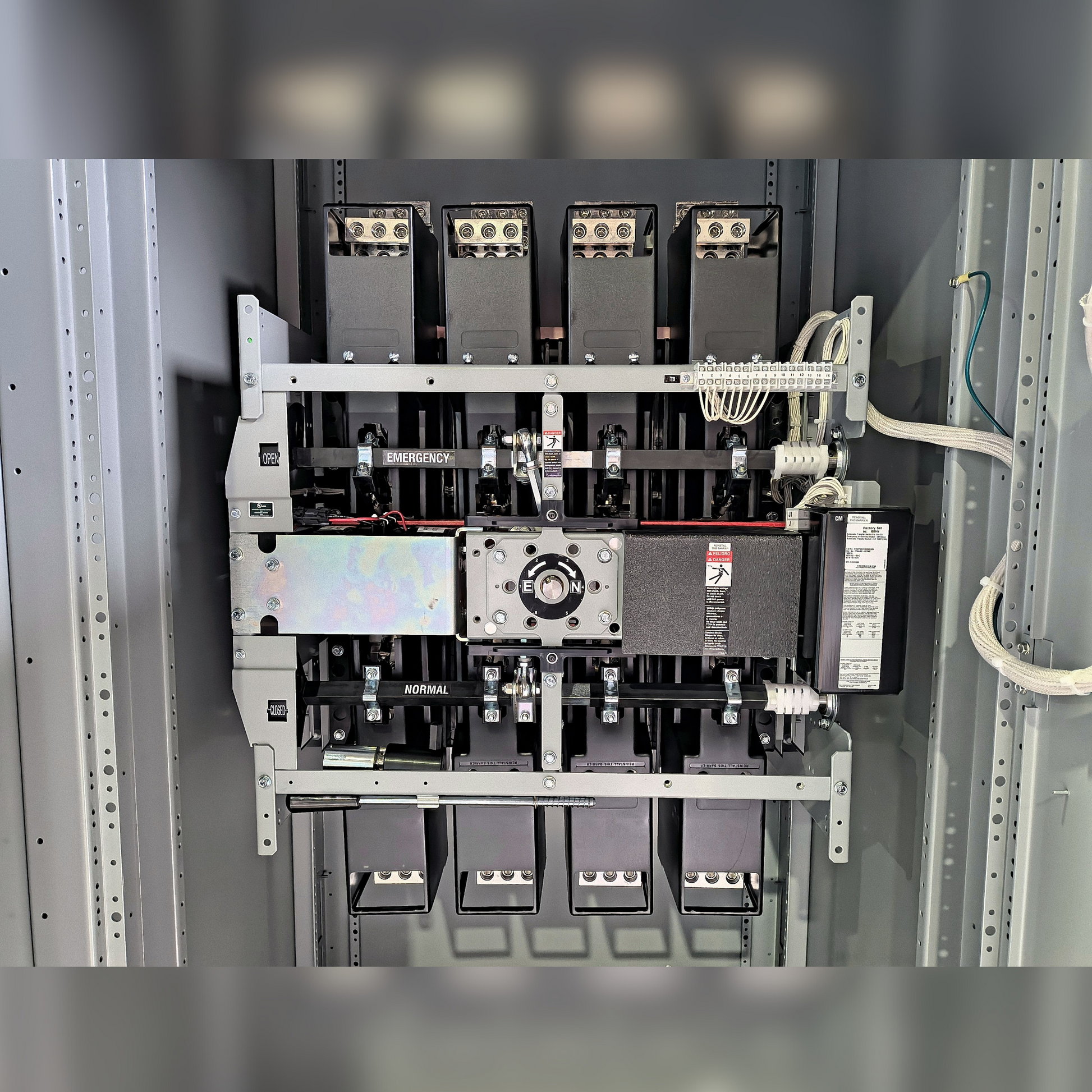 New 1600 Amp ASCO Series 300 G03ATSB31600NGXM Automatic Transfer Switch Inside View