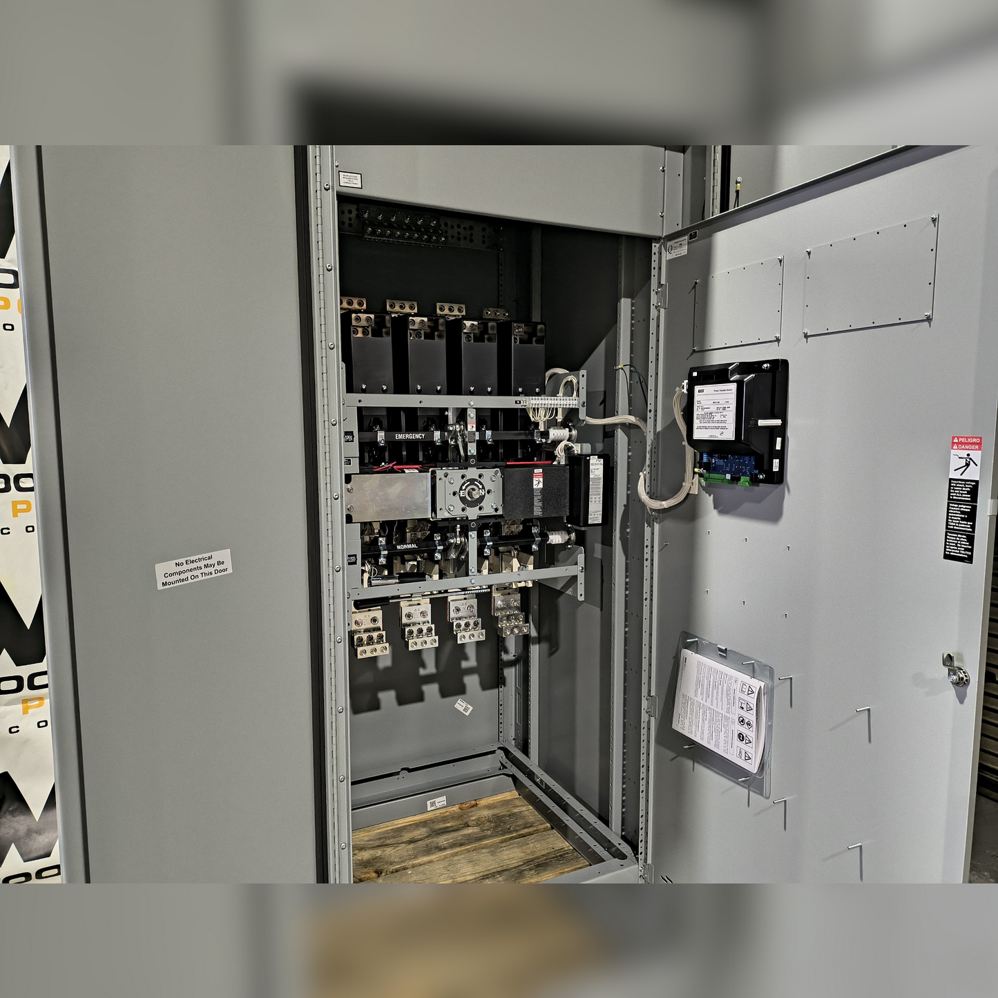 New 1600 Amp ASCO Series 300 G03ATSB31600NGXM Automatic Transfer Switch Front View