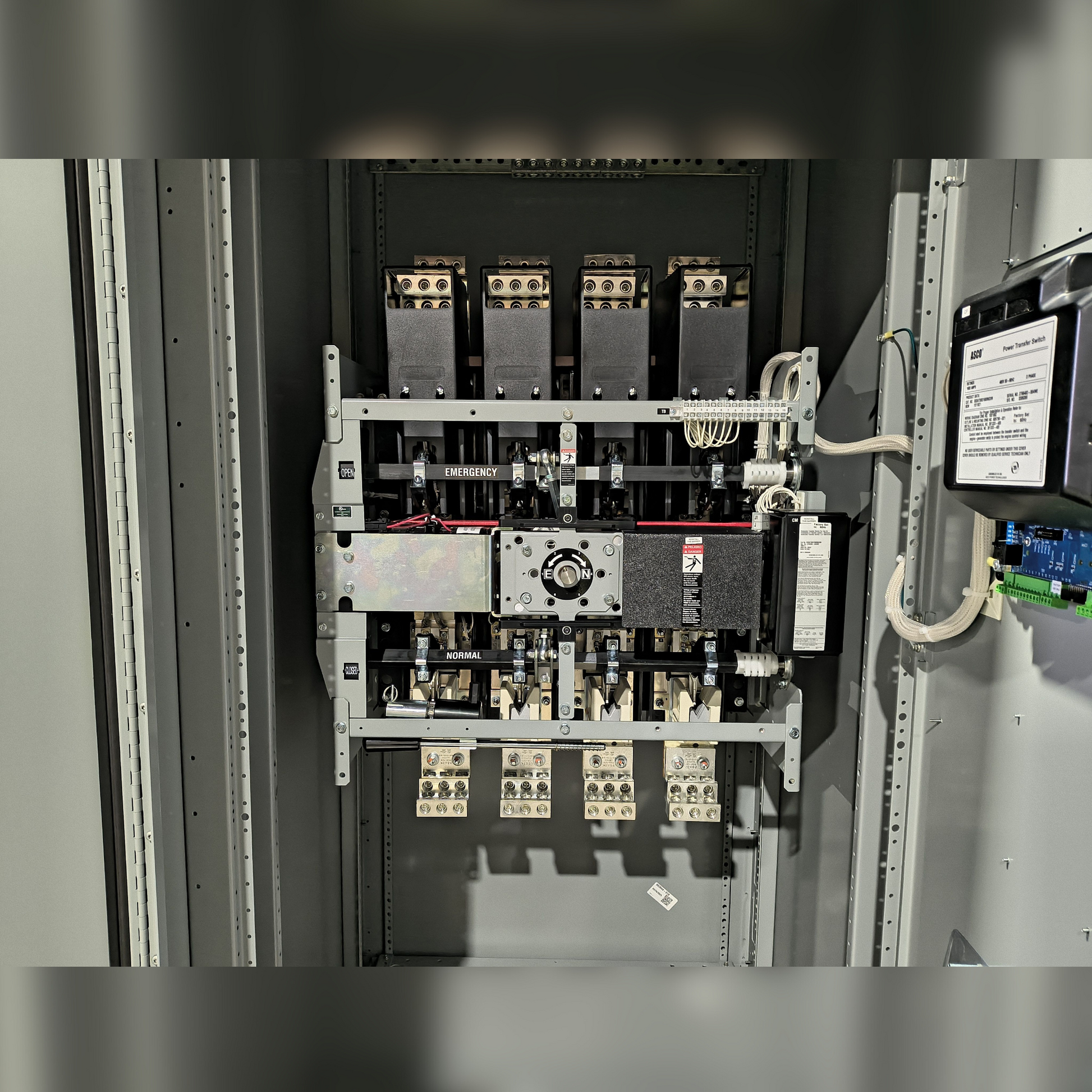 New 1600 Amp ASCO Series 300 G03ATSB31600NGXM Automatic Transfer Switch Inside View
