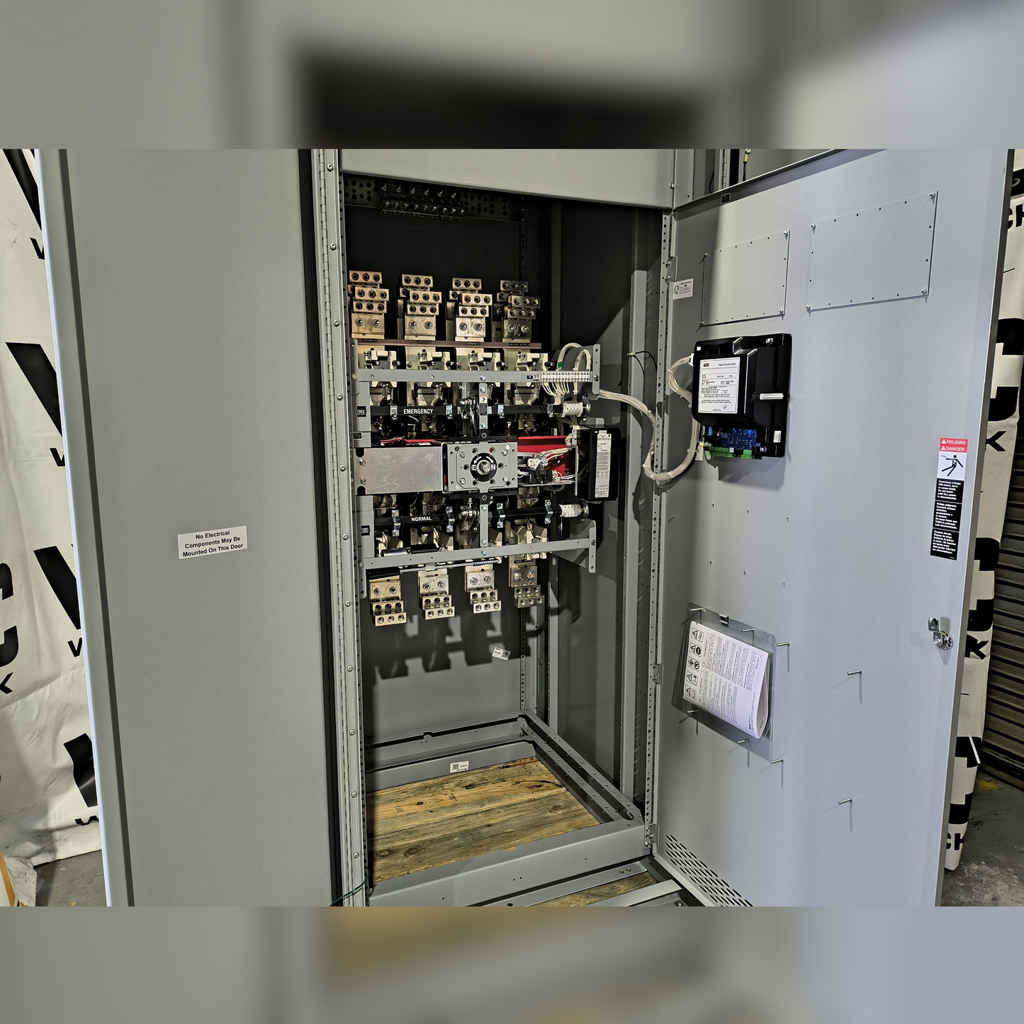 New 1600 Amp ASCO Series 300 G03ATSB31600NGXM Automatic Transfer Switch Front View