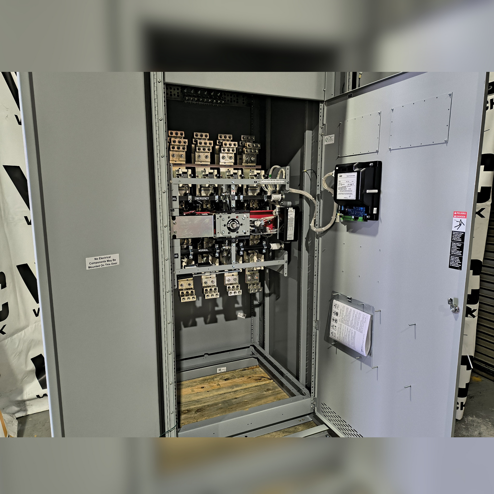 New 1600 Amp ASCO Series 300 G03ATSB31600NGXM Automatic Transfer Switch Front View