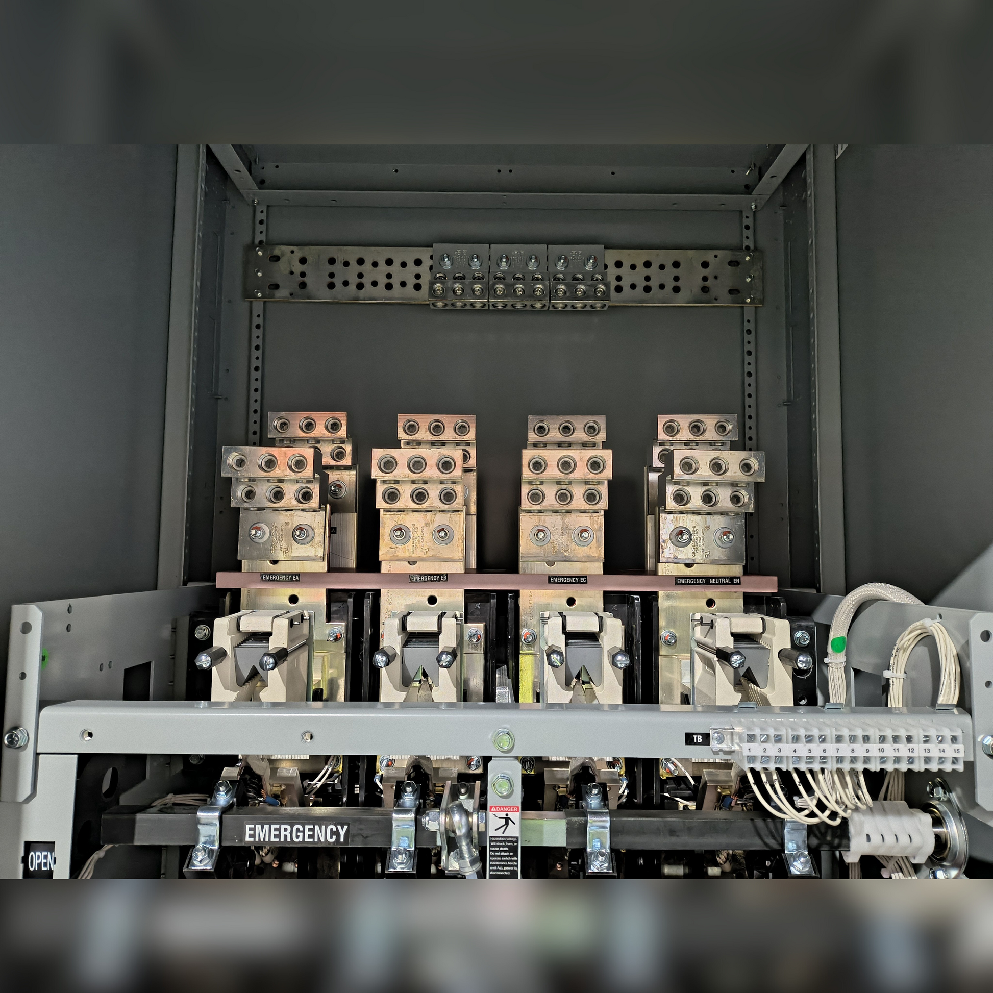 New 1600 Amp ASCO Series 300 G03ATSB31600NGXM Automatic Transfer Switch Inside View