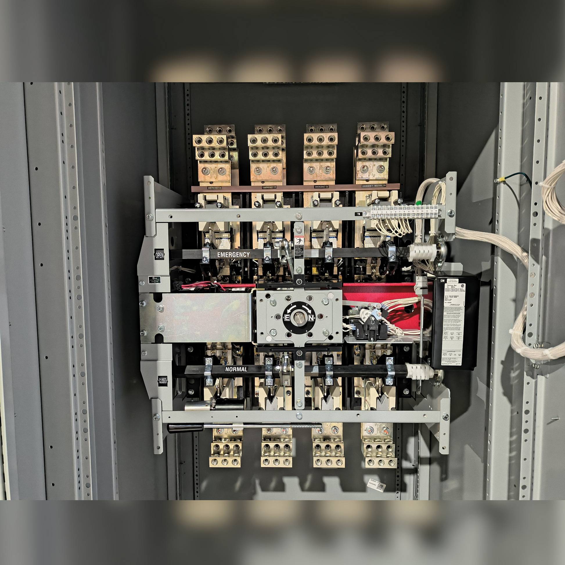 New 1600 Amp ASCO Series 300 G03ATSB31600NGXM Automatic Transfer Switch Inside View