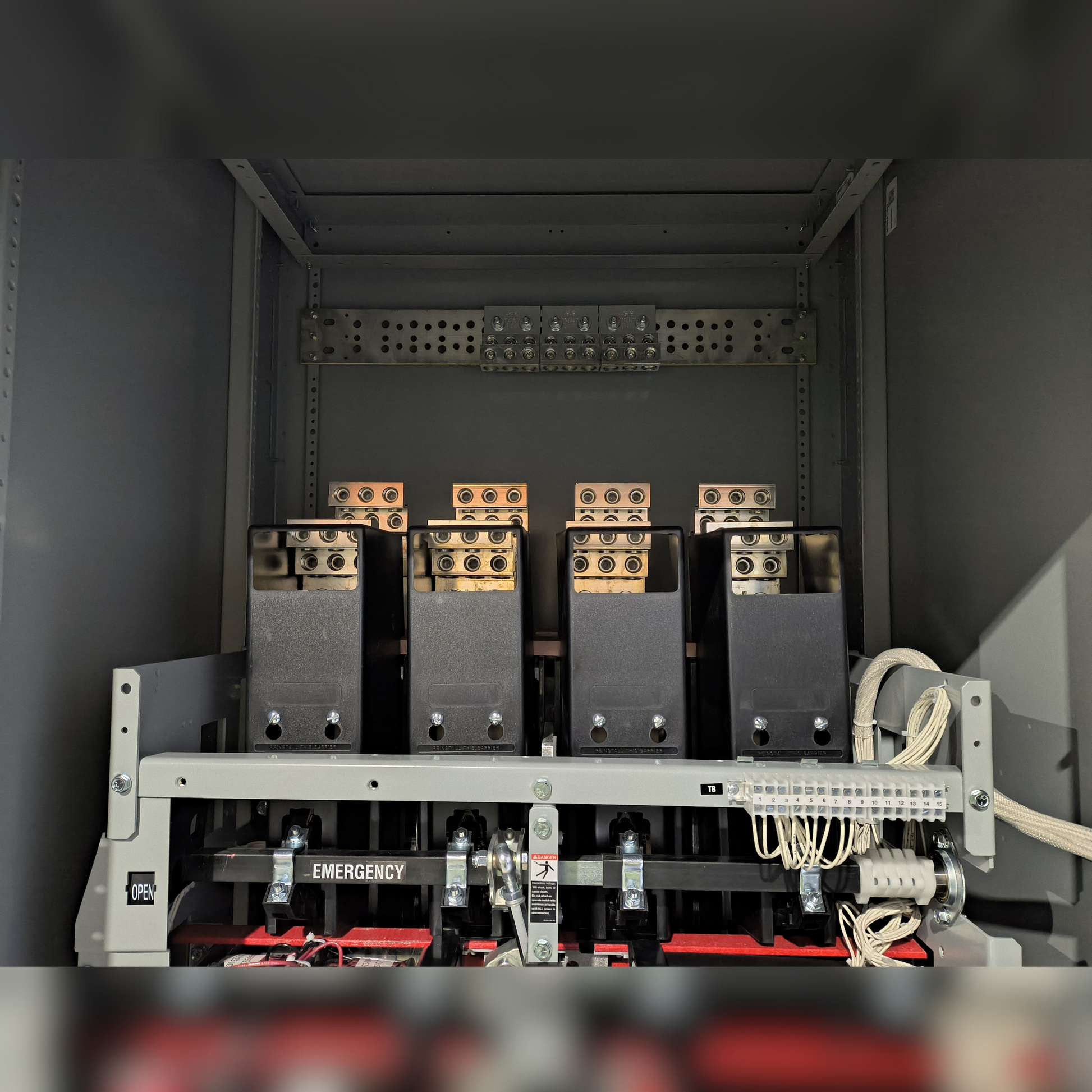 New 1600 Amp ASCO Series 300 G03ATSB31600NGXM Automatic Transfer Switch Inside View