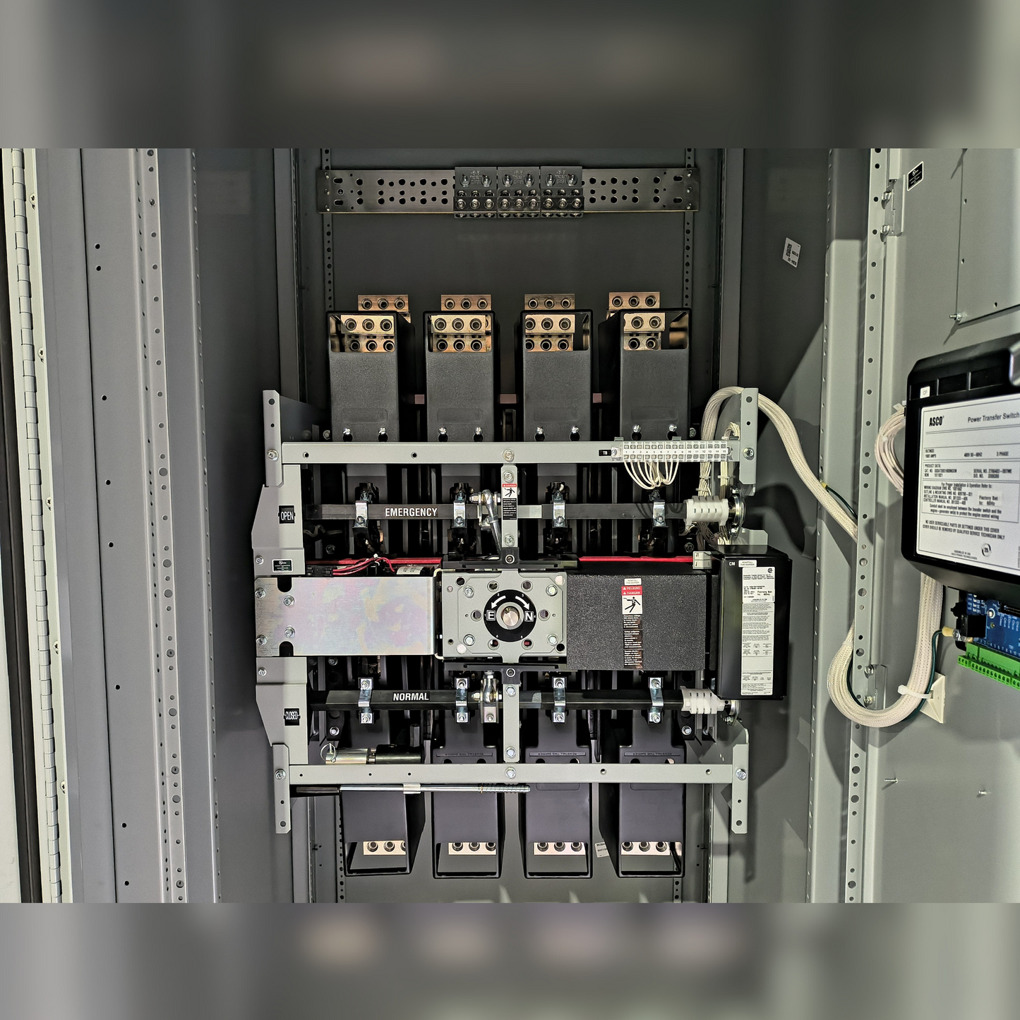 New 1600 Amp ASCO Series 300 G03ATSB31600NGXM Automatic Transfer Switch Inside View