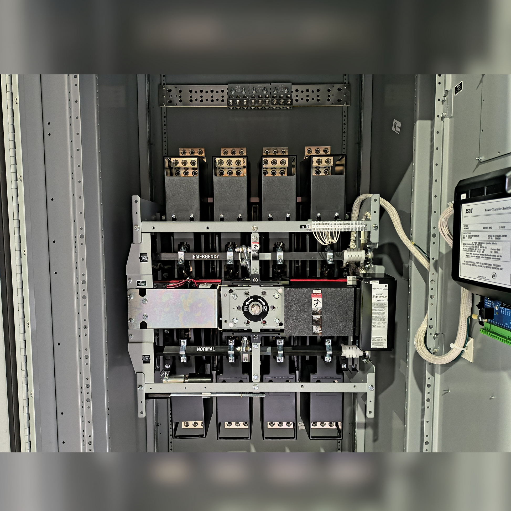 New 1600 Amp ASCO Series 300 G03ATSB31600NGXM Automatic Transfer Switch Inside View