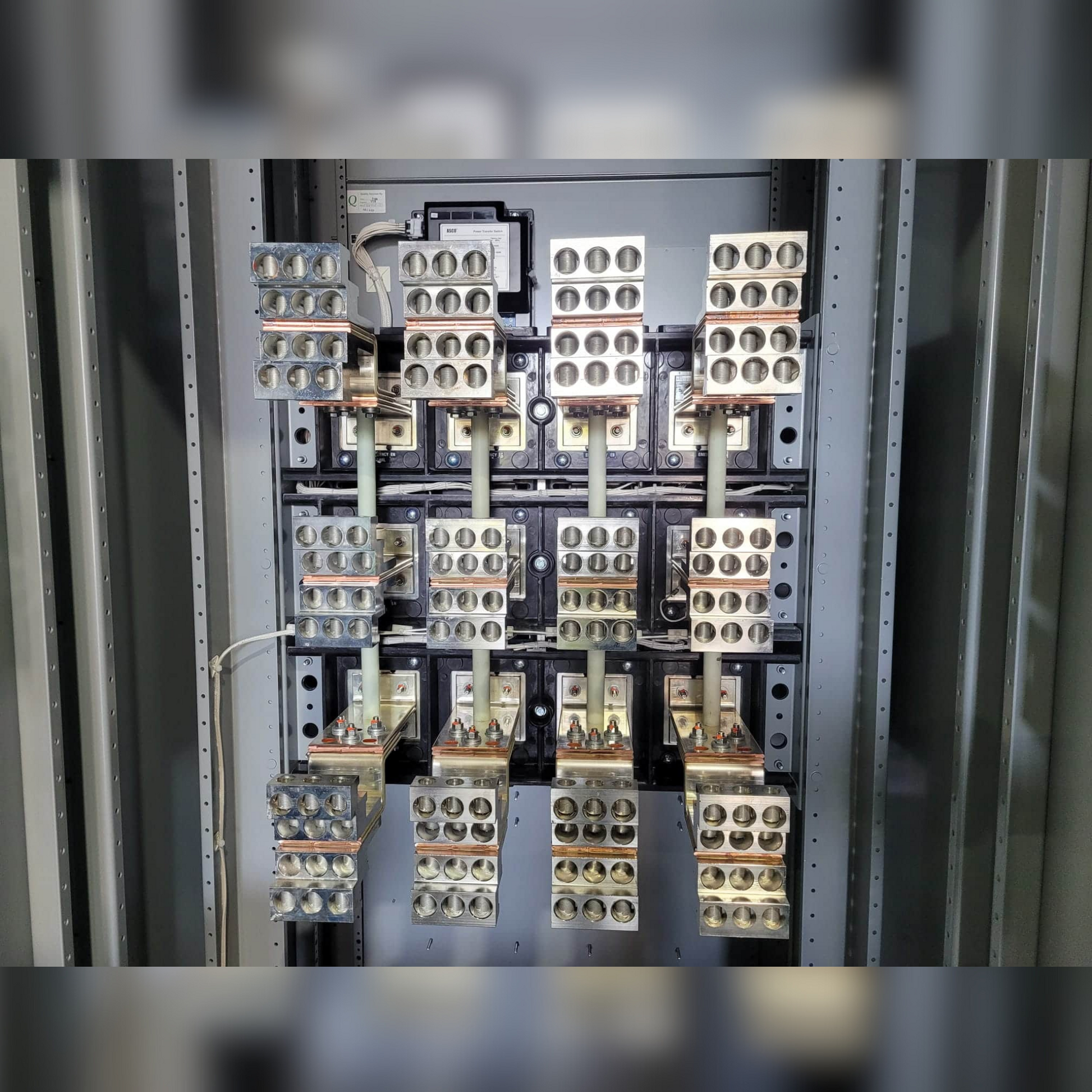 New 2600 Amp ASCO 300 Series G03ATSB32600NGXM Automatic Transfer Switch Inside View