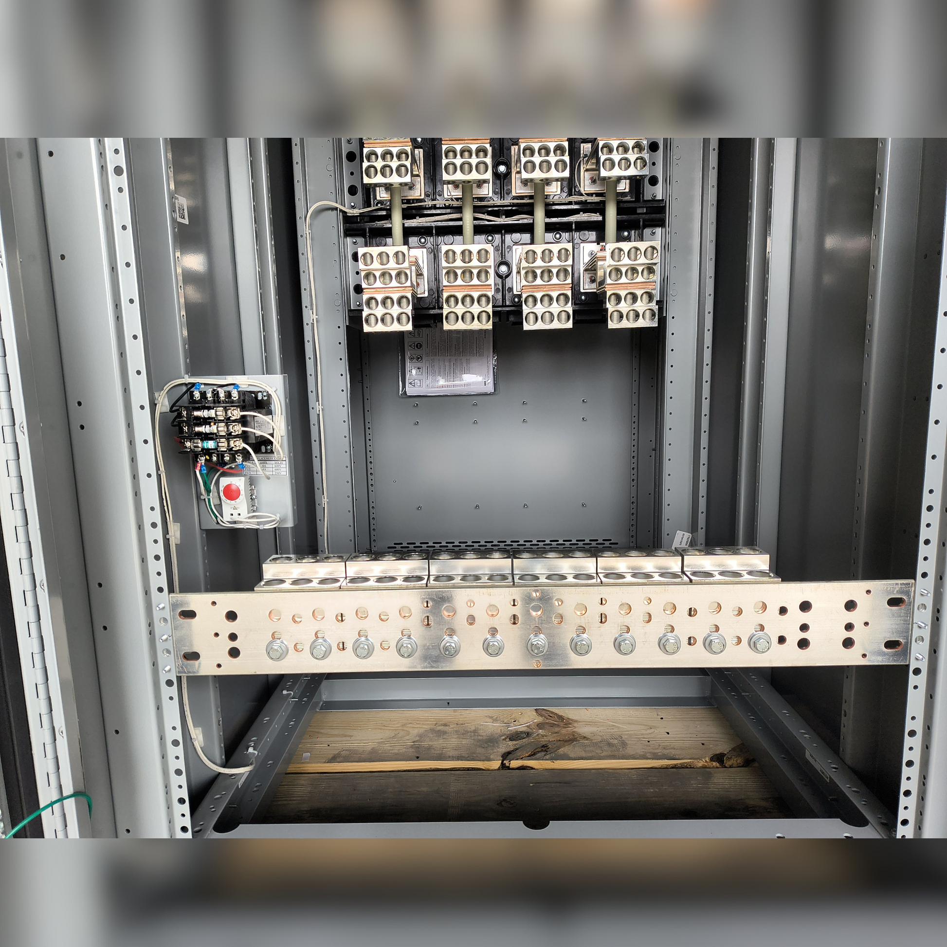 New 3000 Amp ASCO Series 300 G03ATSB33000NGXM Automatic Transfer Switch Inside View
