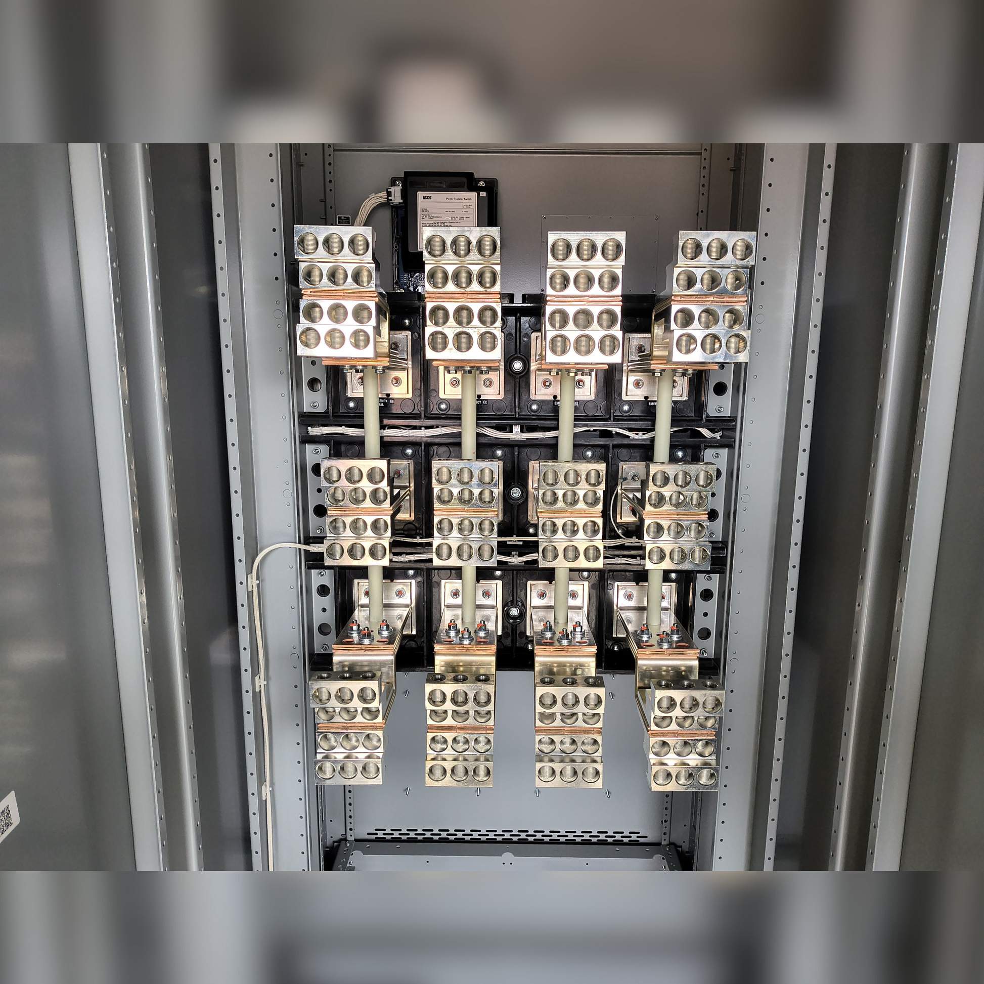 New 3000 Amp ASCO Series 300 G03ATSB33000NGXM Automatic Transfer Switch Inside View