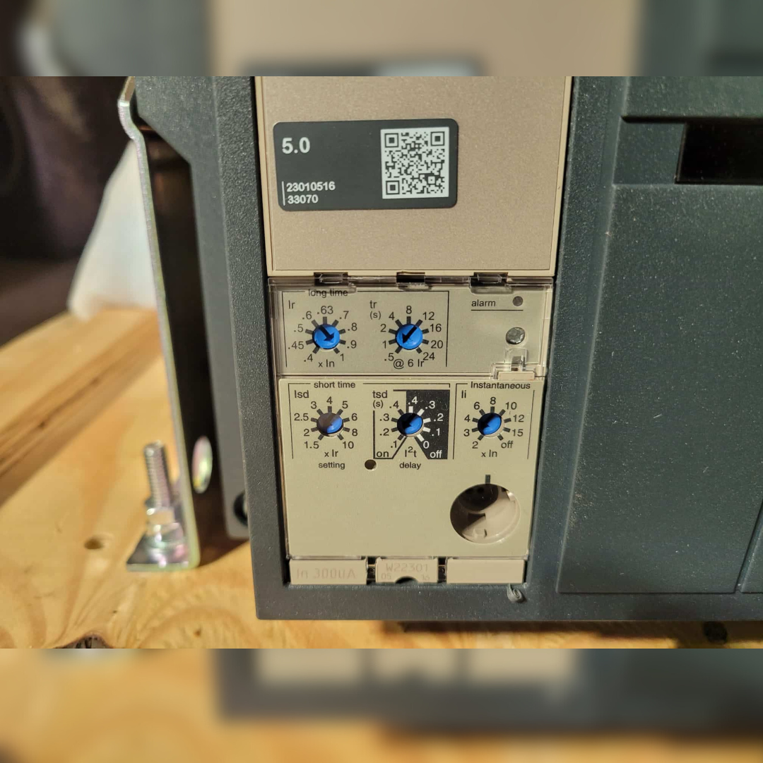 New 3000 Amp Square D NW30H LSI Breaker controls