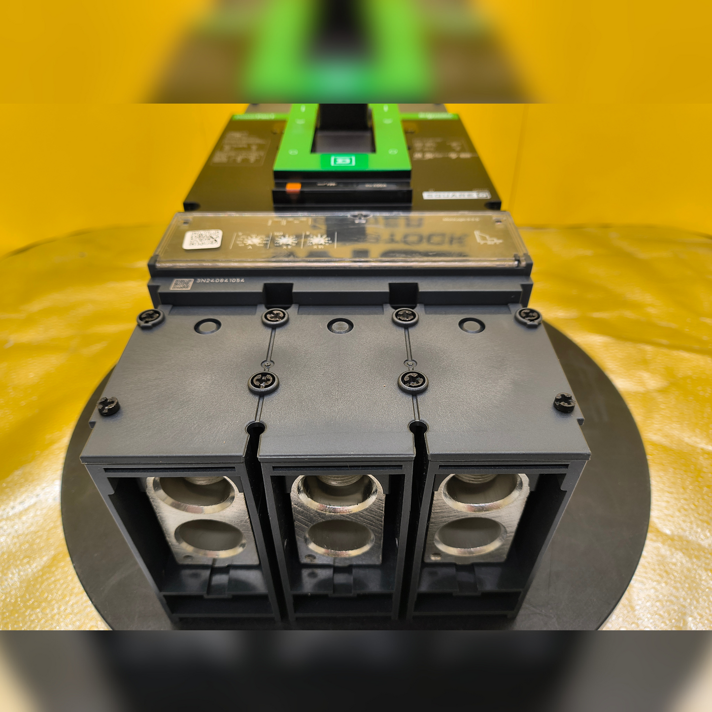 New 400 Amp Square D LGP36100CU33XY029 Breaker LCB, 400A, LG, MICRO LSI, 100% Bottom and Front View