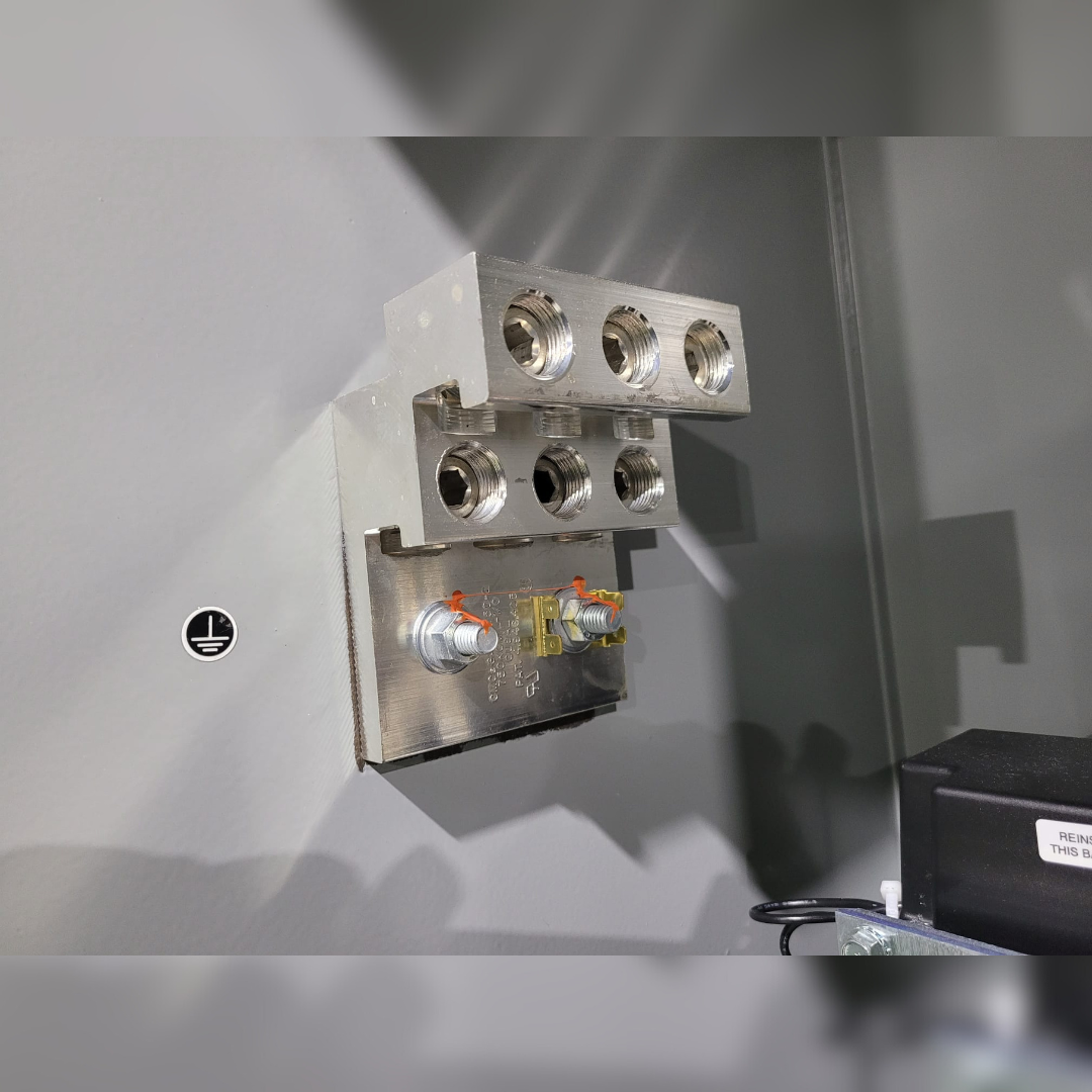 New 800 Amp ASCO 300 Series H03ATSB30800NGXF inside view